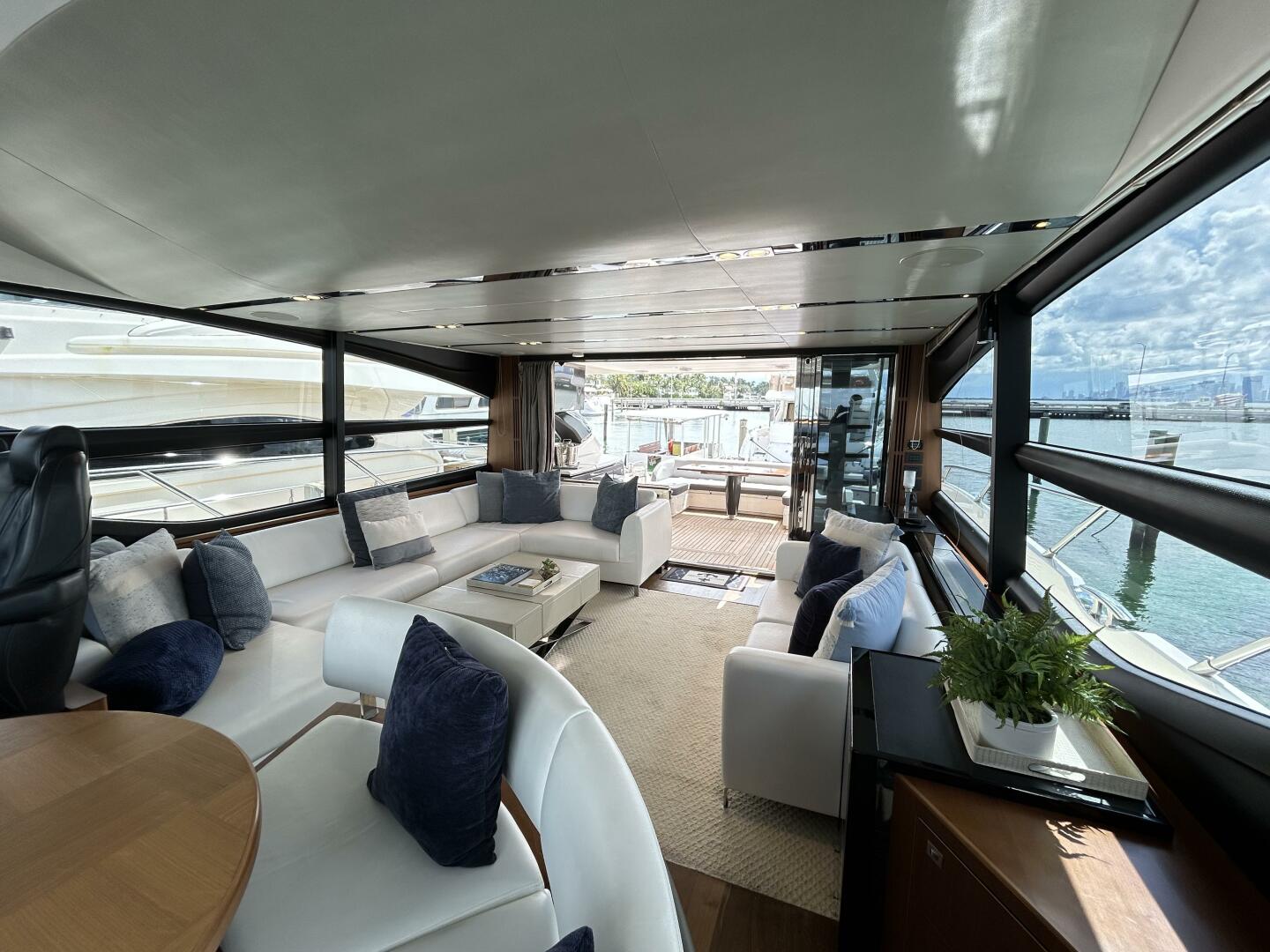 2014 Princess S72 - Image 13