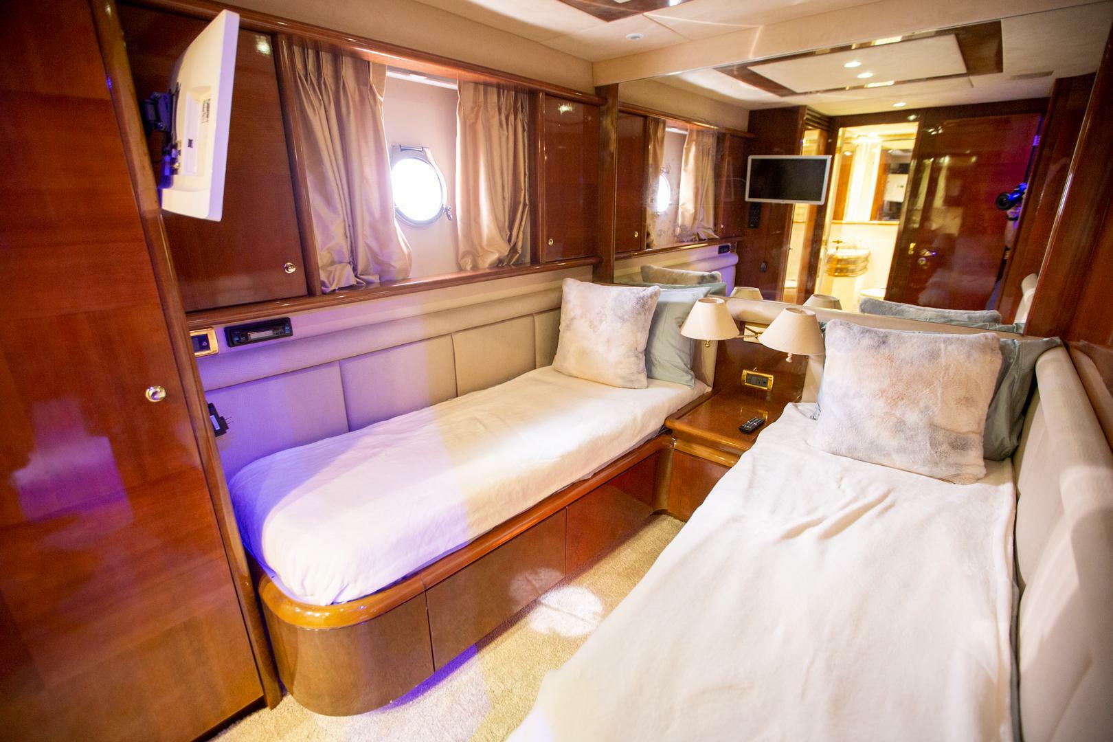2003 Azimut 74 Solar - Image 11