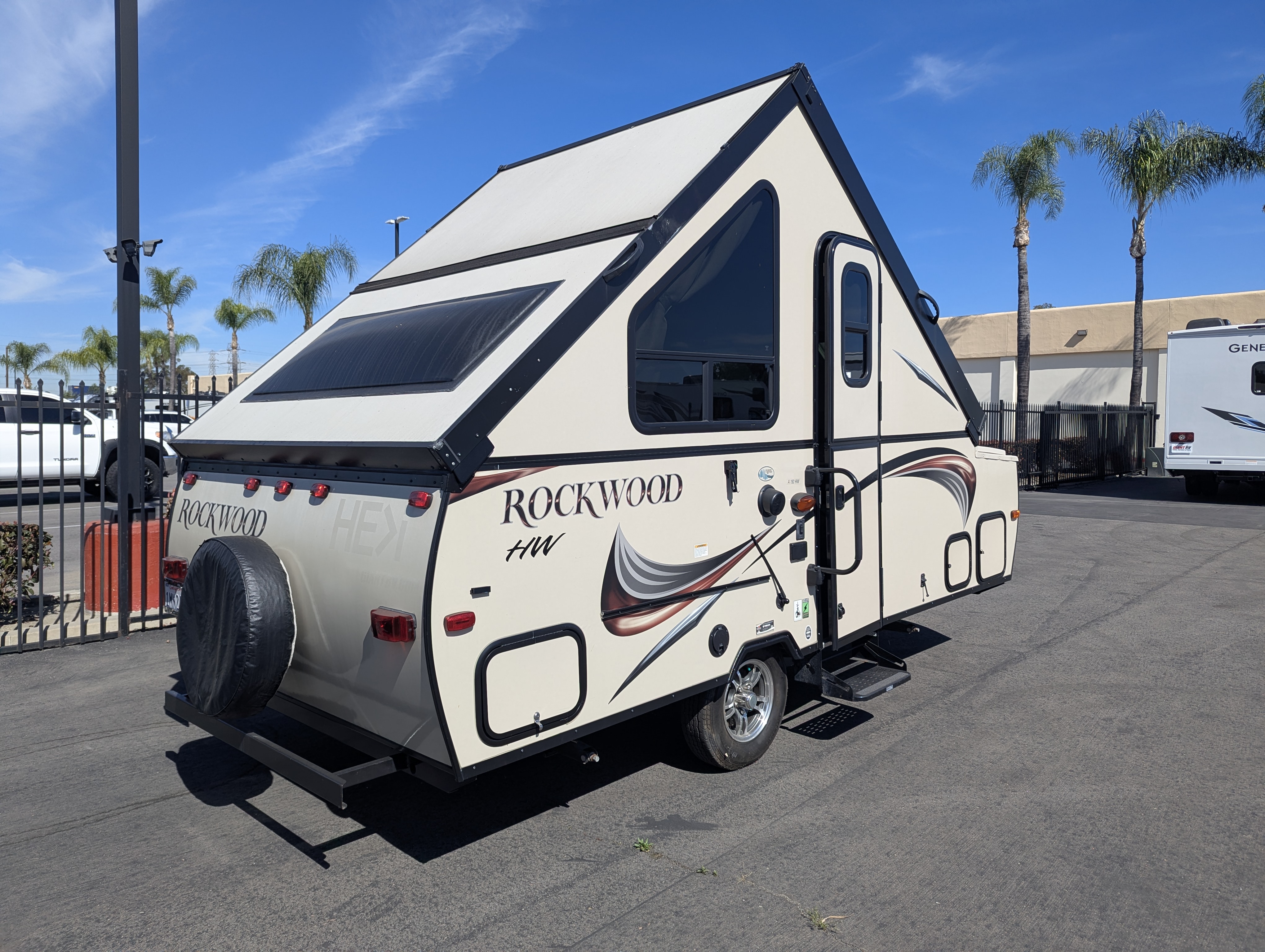 2016 Forest River Rockwood Hard Side A192HW - Image 5