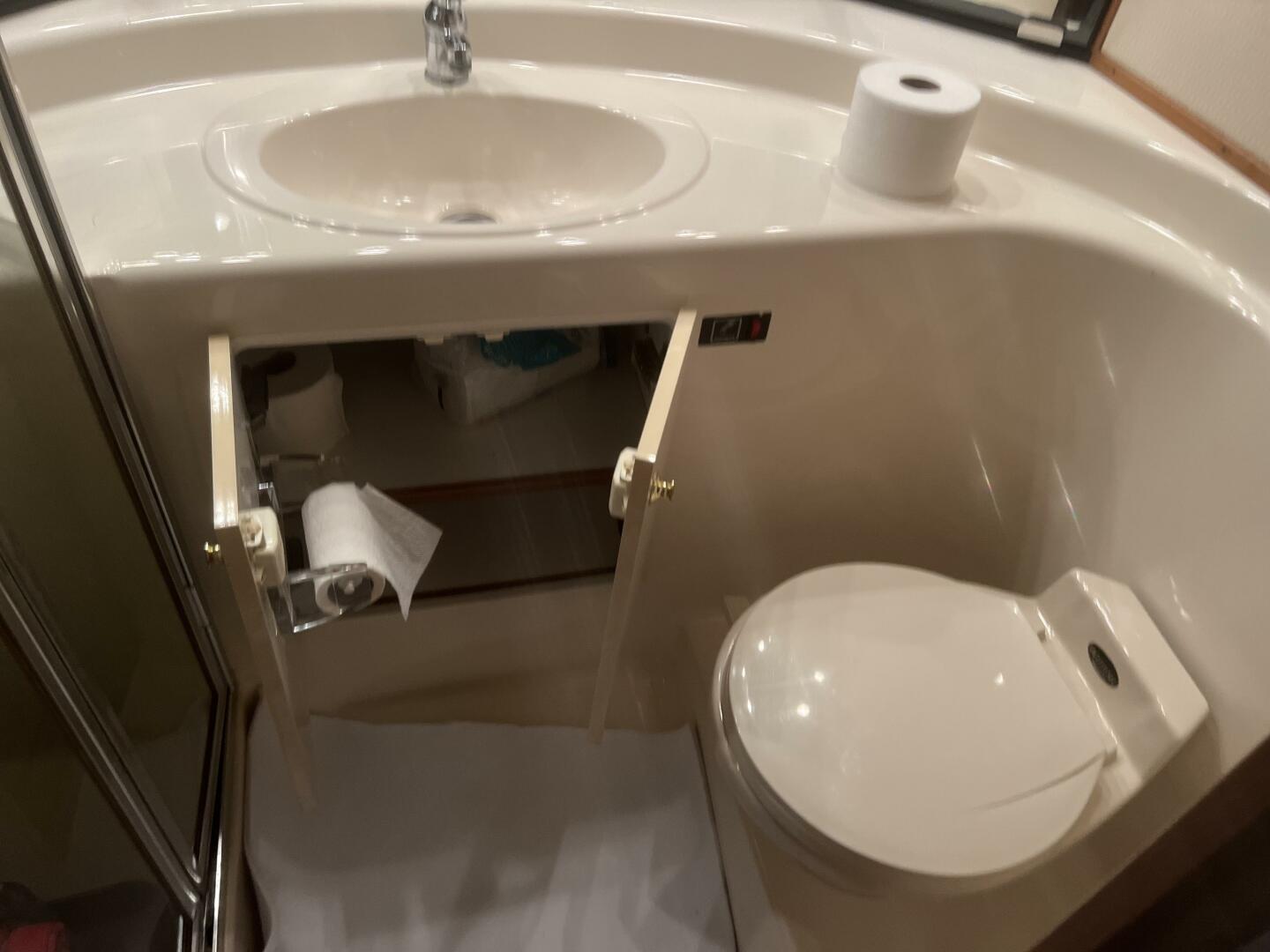 2000 Bayliner 4788 Pilot House Motoryacht - Image 27