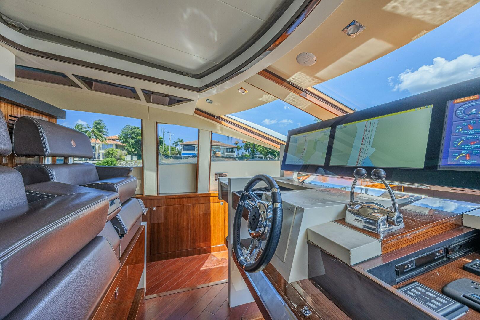 2010 Lazzara Yachts LSX 92 - Image 39