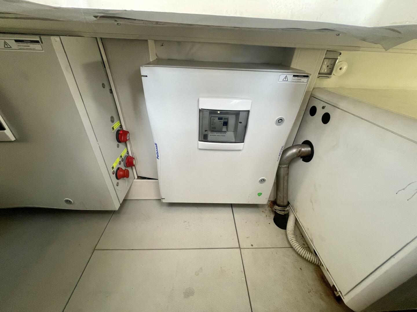 2017 Chris-Craft Commander 42 - Image 39