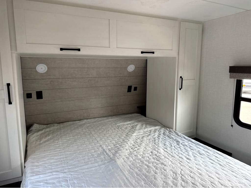 2027 VENTURE RV SIENNA 271VBH - Image 20