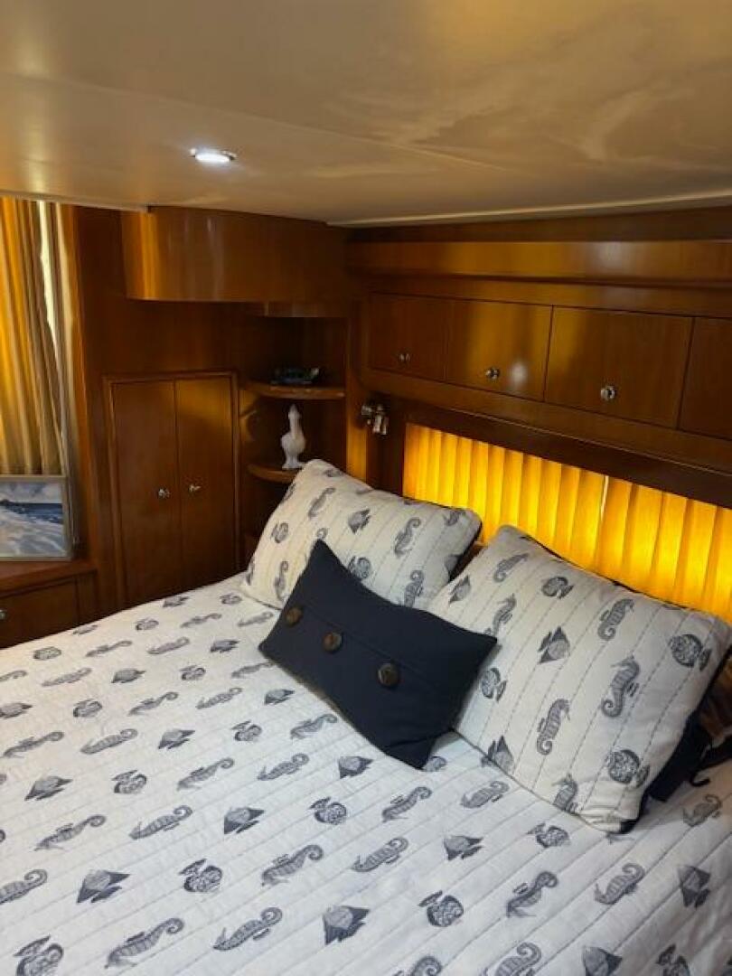 2006 Carver 43 Motor Yacht - Image 96