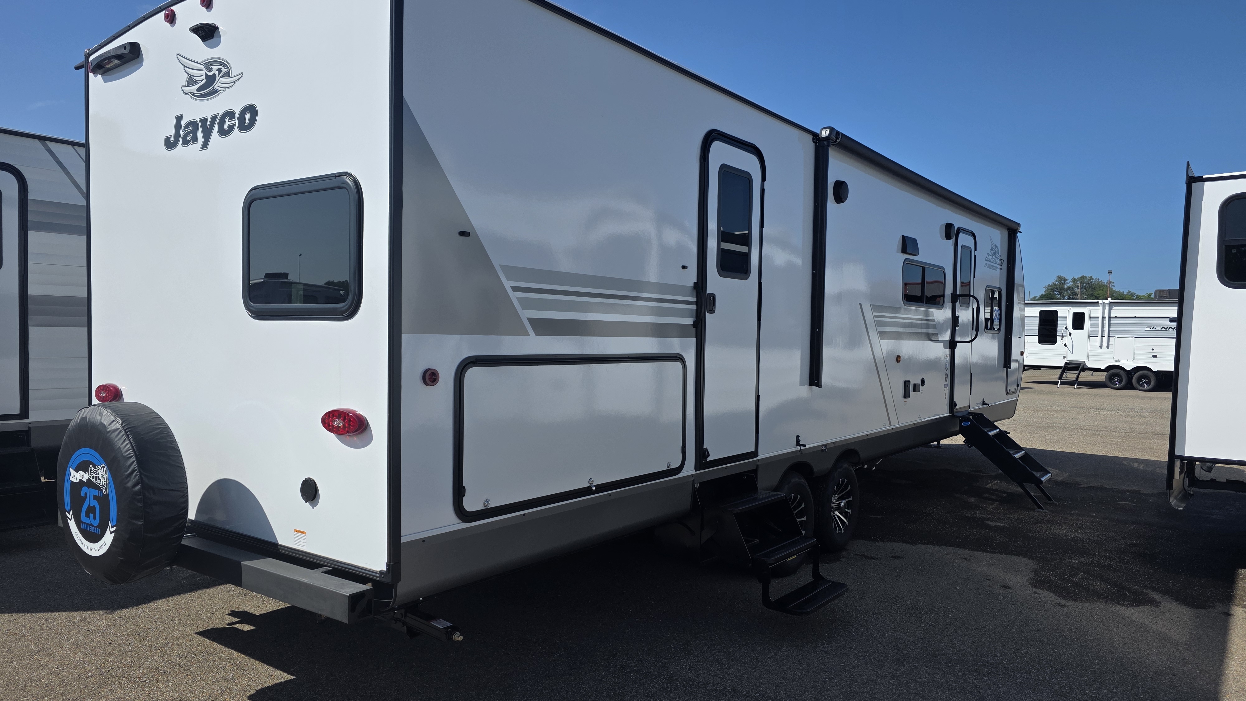 2027 JAYCO JAY FLIGHT 321BDS - Image 3