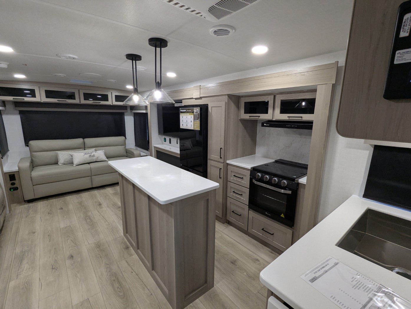 2026 Forest River Rockwood Ultra Lite 2906RL - Image 12