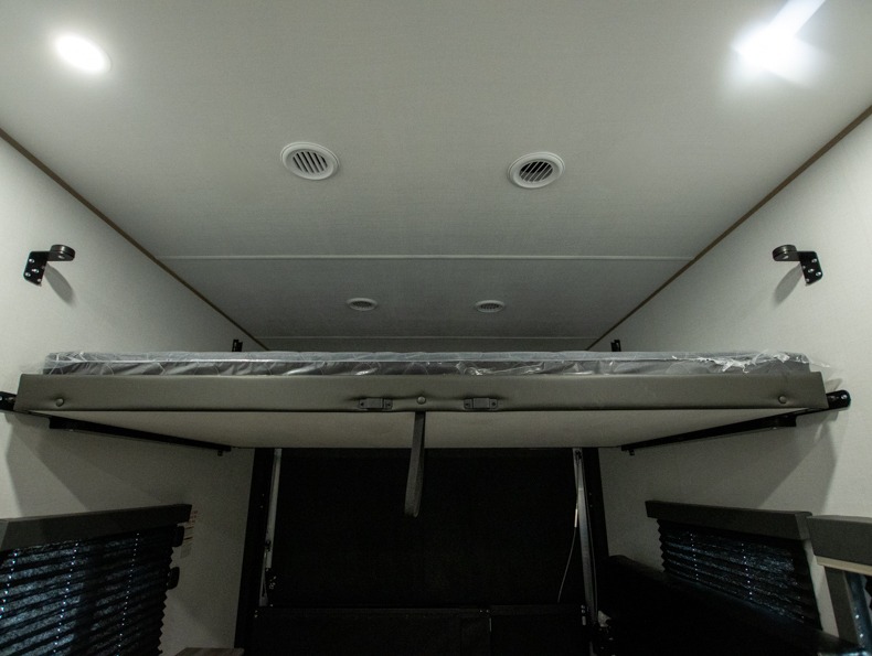 2026 Keystone RV Carbon 321LT - Image 8