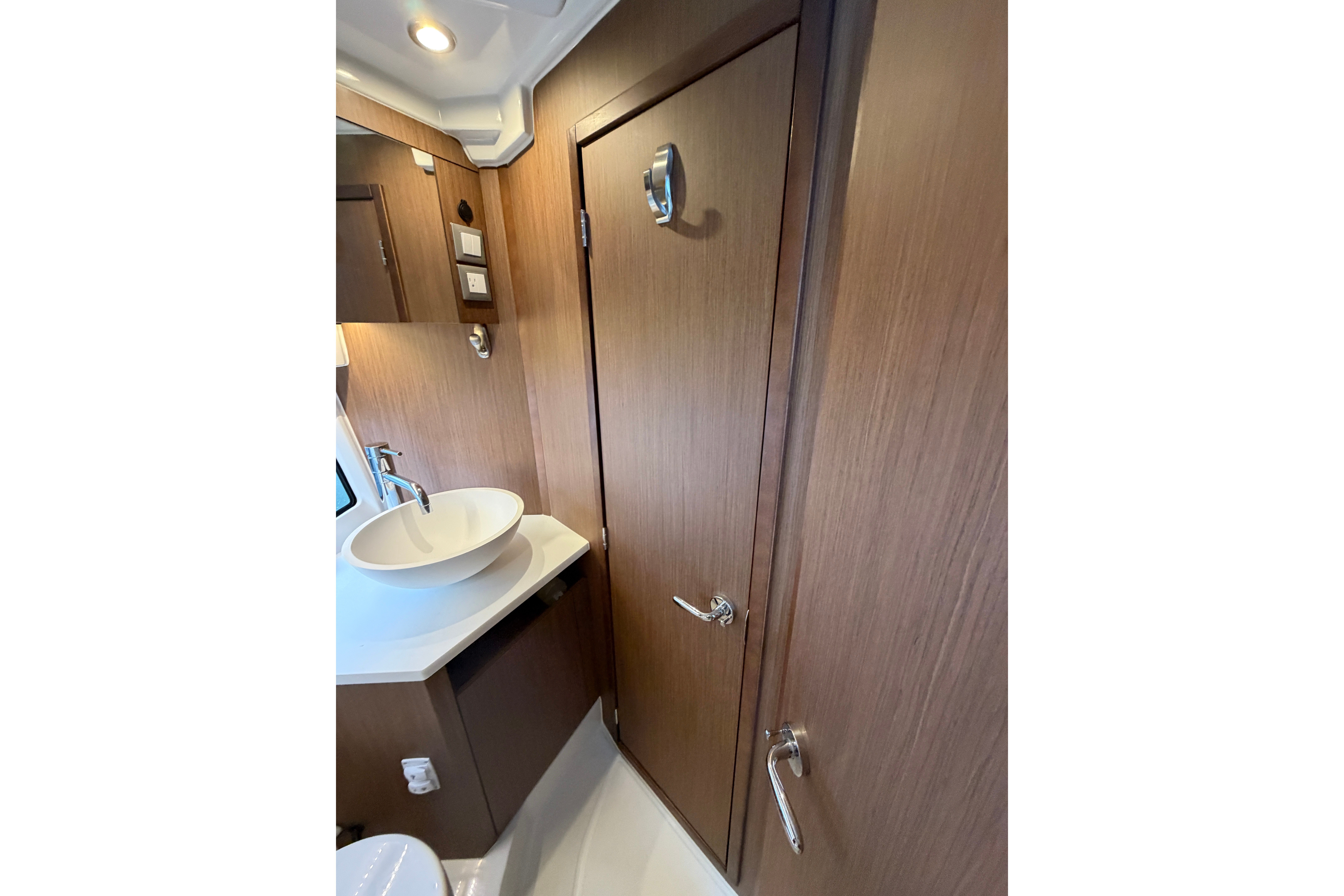 2023 Beneteau Antares 11 OB - Image 55