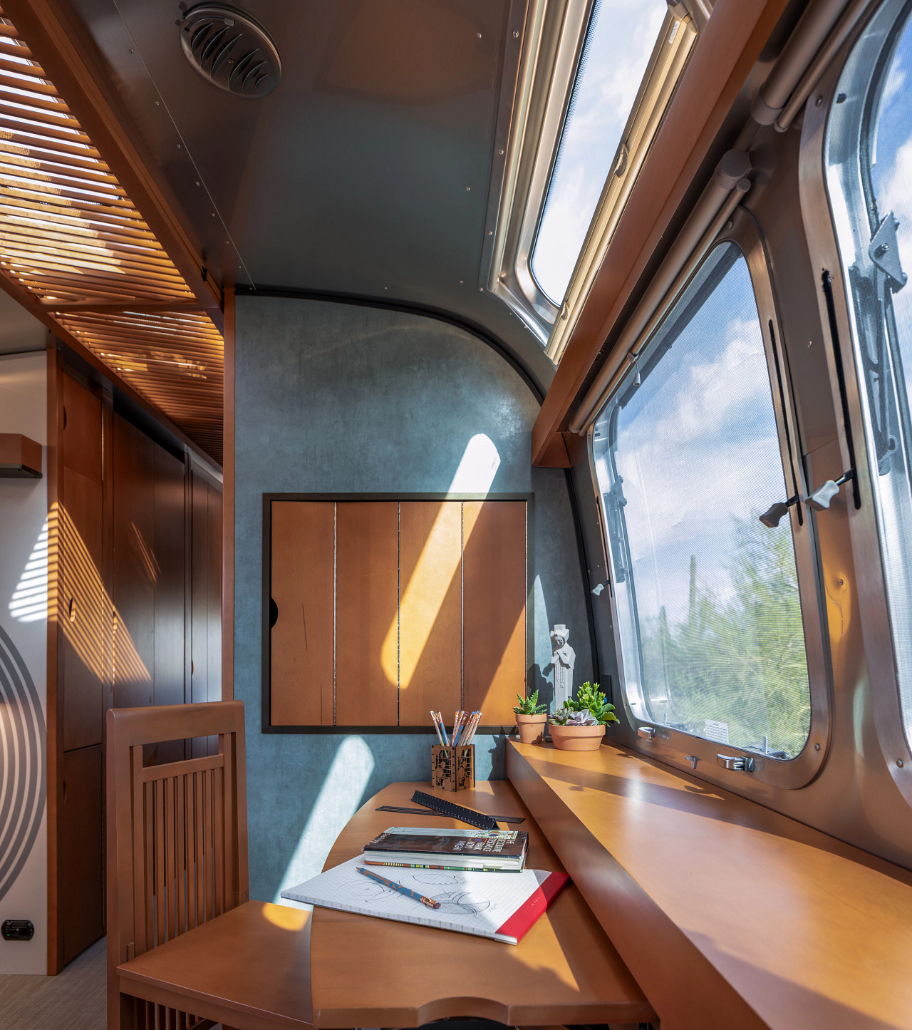 2027 Airstream Frank Lloyd Wright Limited Edition 28Rb - Image 10