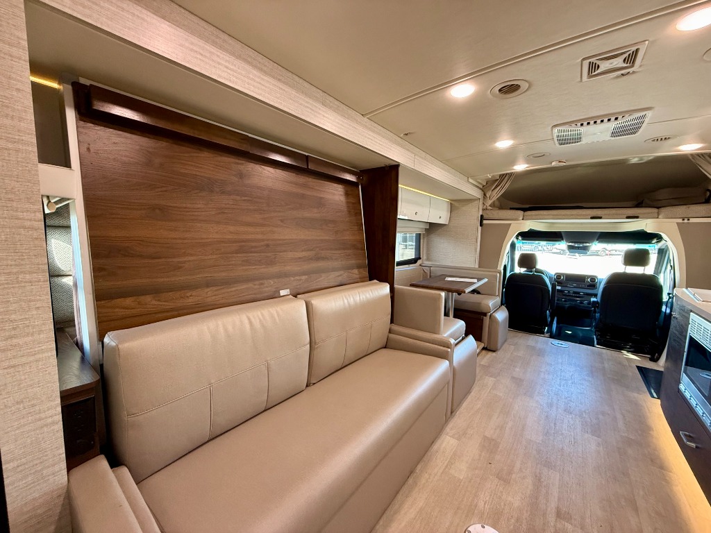 2020 Winnebago View 24D - Image 13