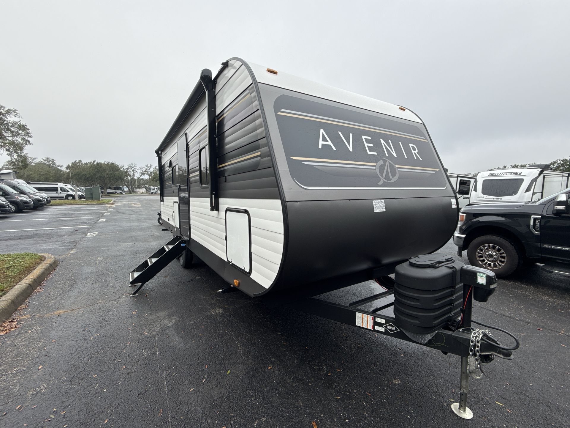 2025 Cruiser RV Avenir