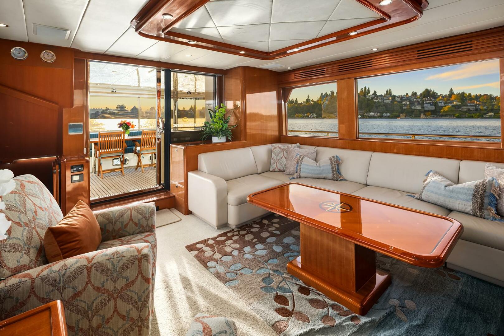2014 Hampton 720 Skylounge LRC - Image 7