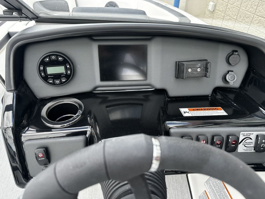 2025 Yamaha Boats AR195 - Image 11