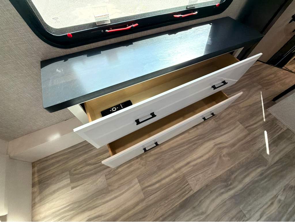 2025 JAYCO PINNACLE 32RLTS - Image 33