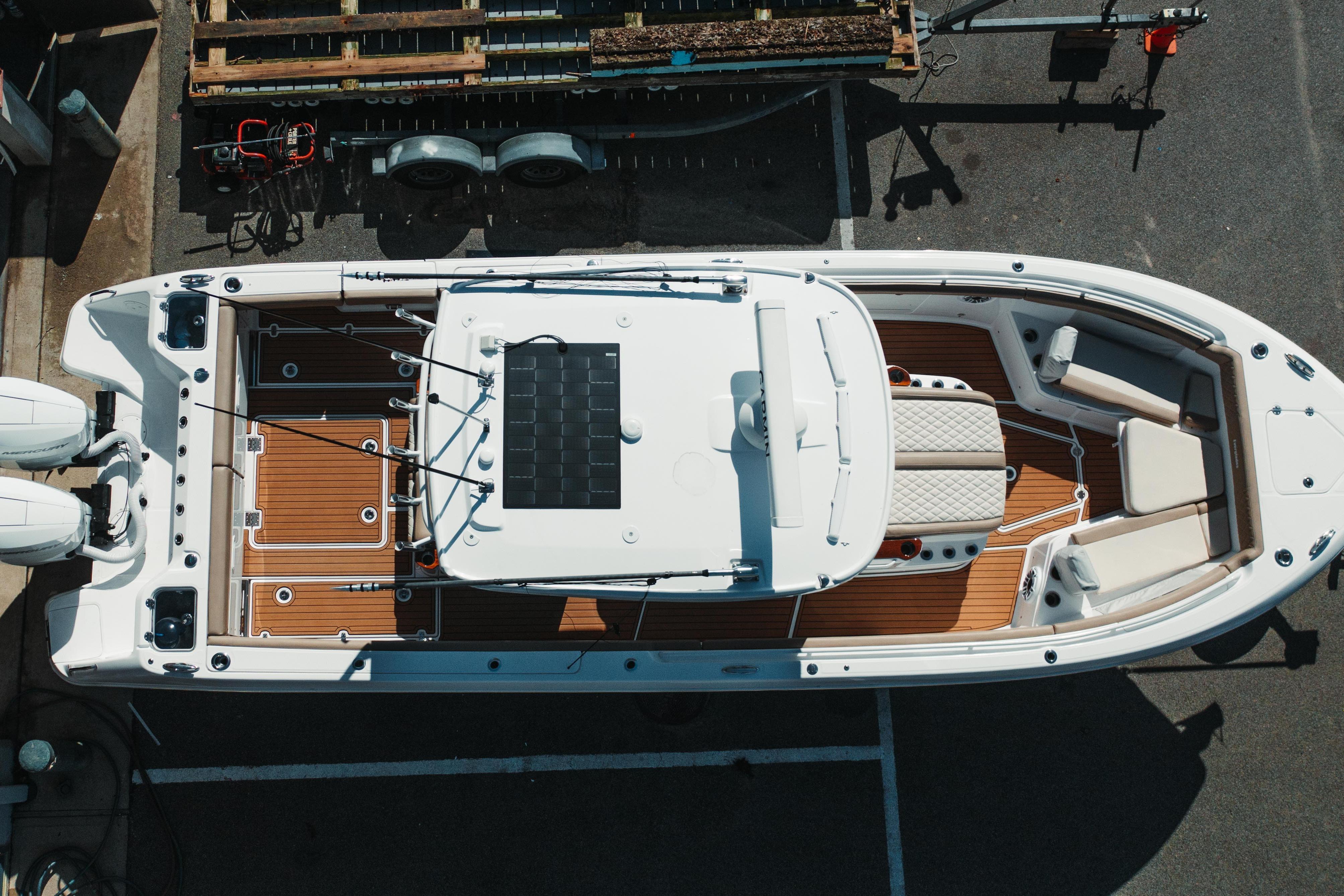2024 Everglades 315 Center Console Standard - Image 8