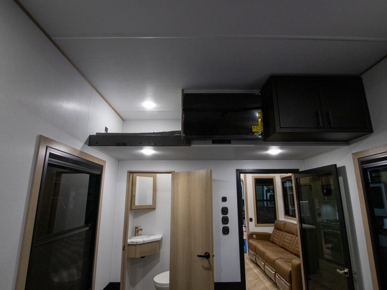 2025 Keystone Raptor 415 - Image 14