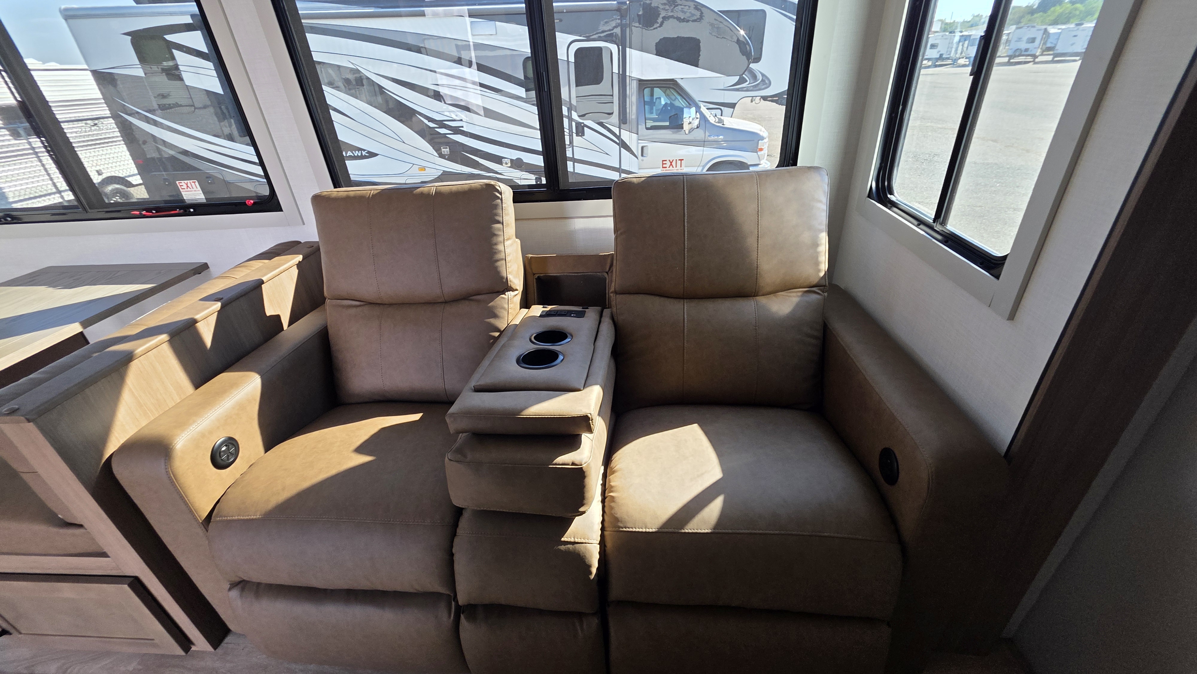 2027 VENTURE RV SPORTTREK 272VRK - Image 12