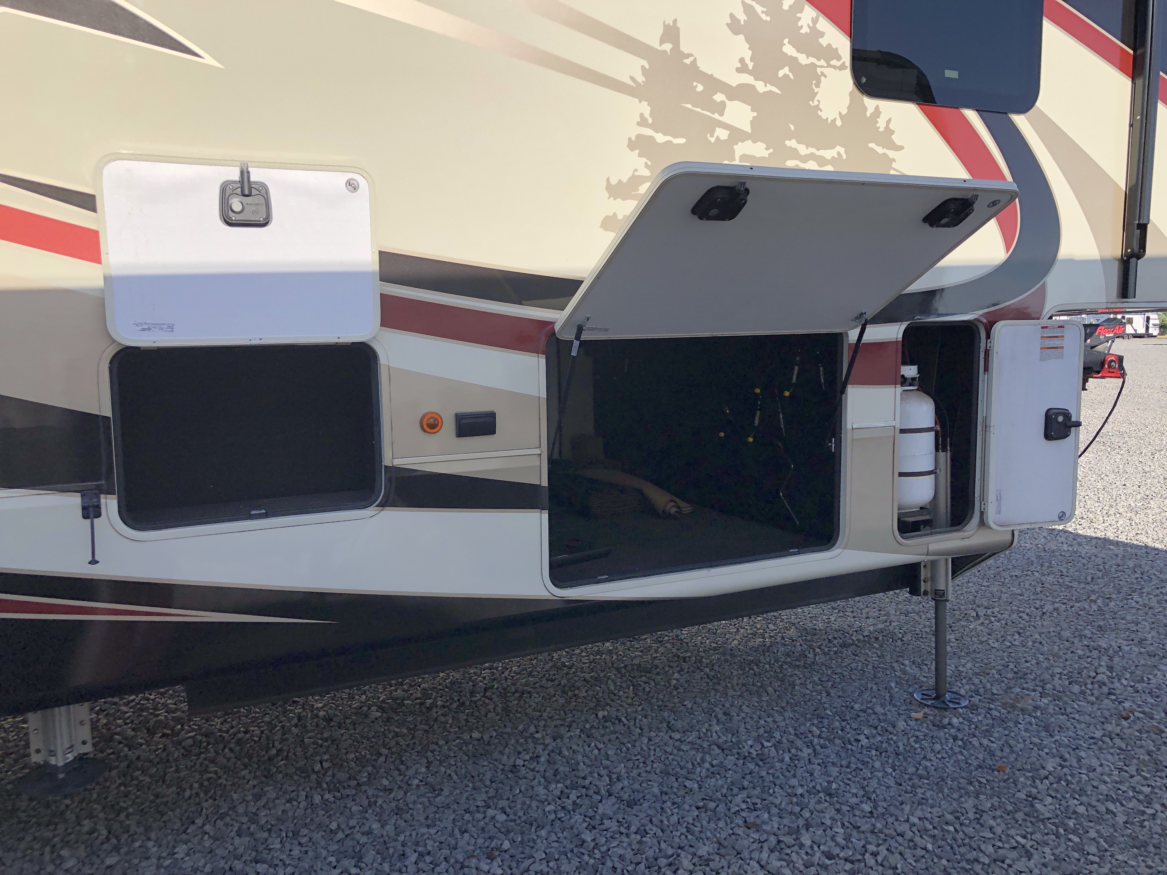 2017 REDWOOD RV 3821RL - Image 8