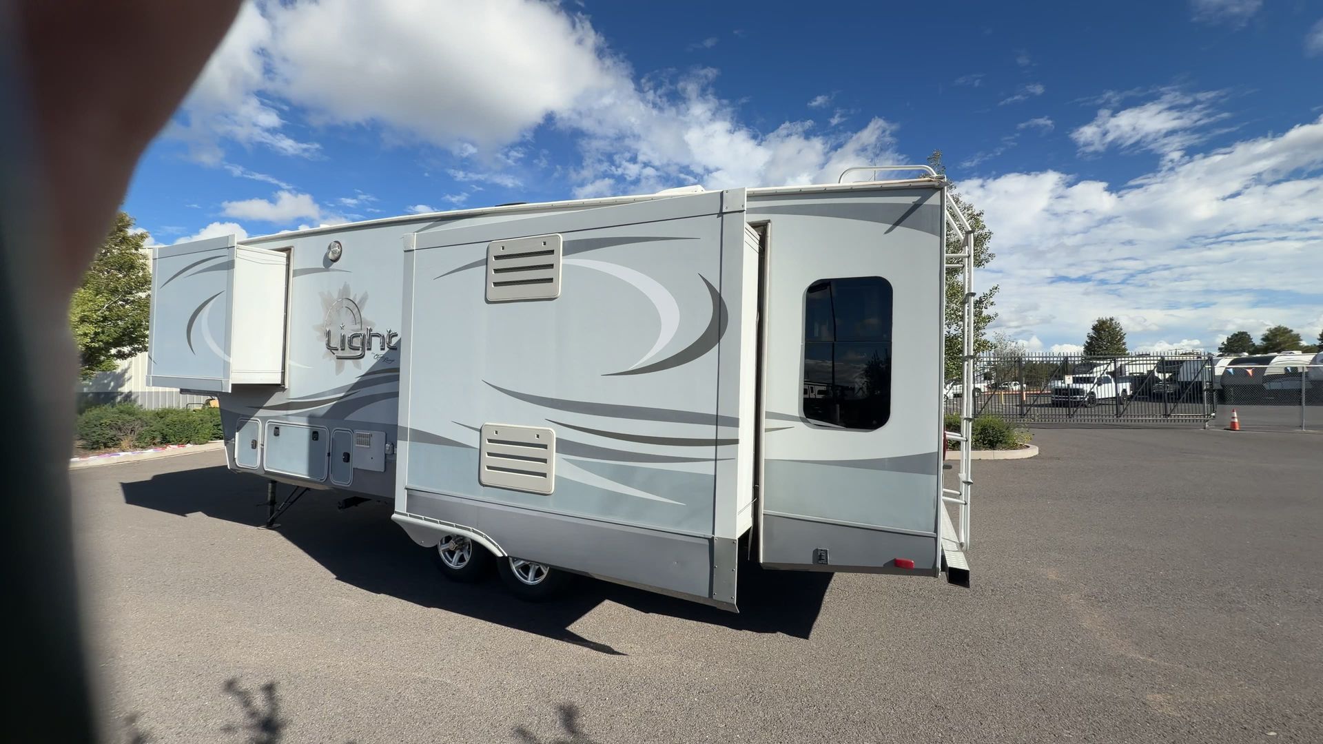 2016 Highland Ridge Light LF297RLS - Image 26