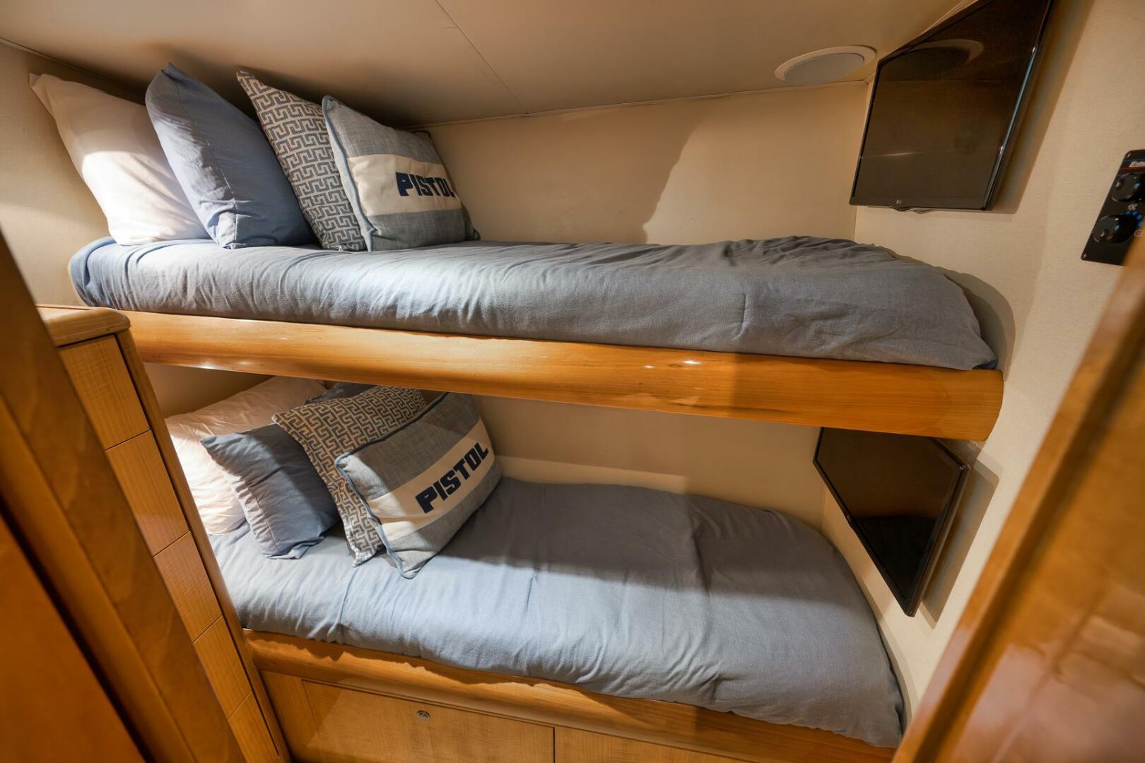 2002 Weaver 60 Convertible - Image 21