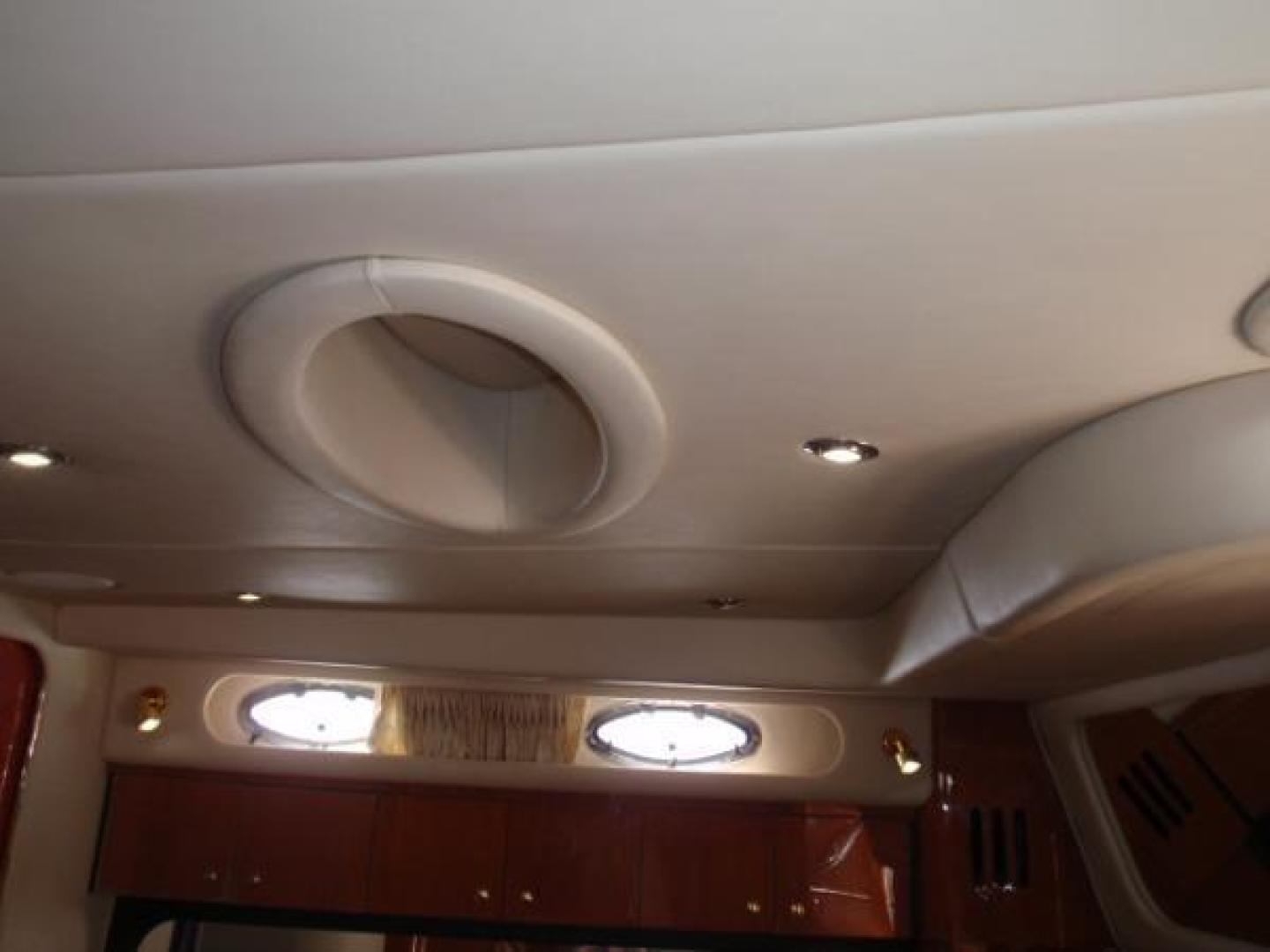 1999 Sea Ray Express Cruiser - Image 7