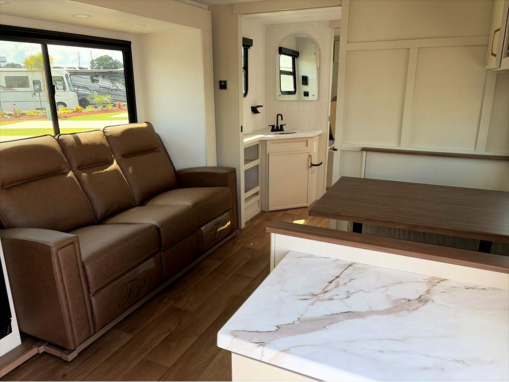 2027 GRAND DESIGN IMAGINE 23LDE - Image 9