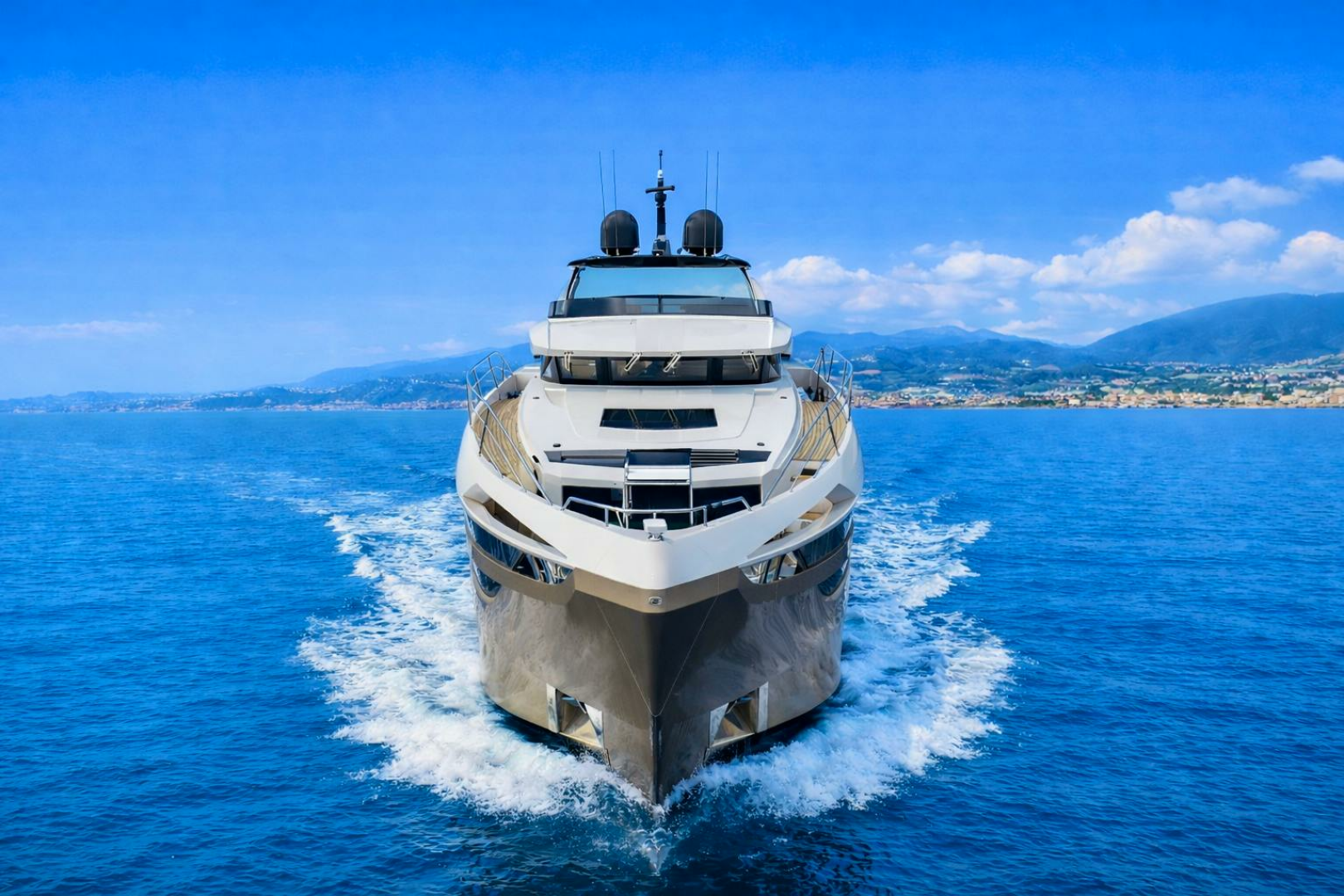 2018 Dominator Yachts Dominator Ilumen Base - Image 3