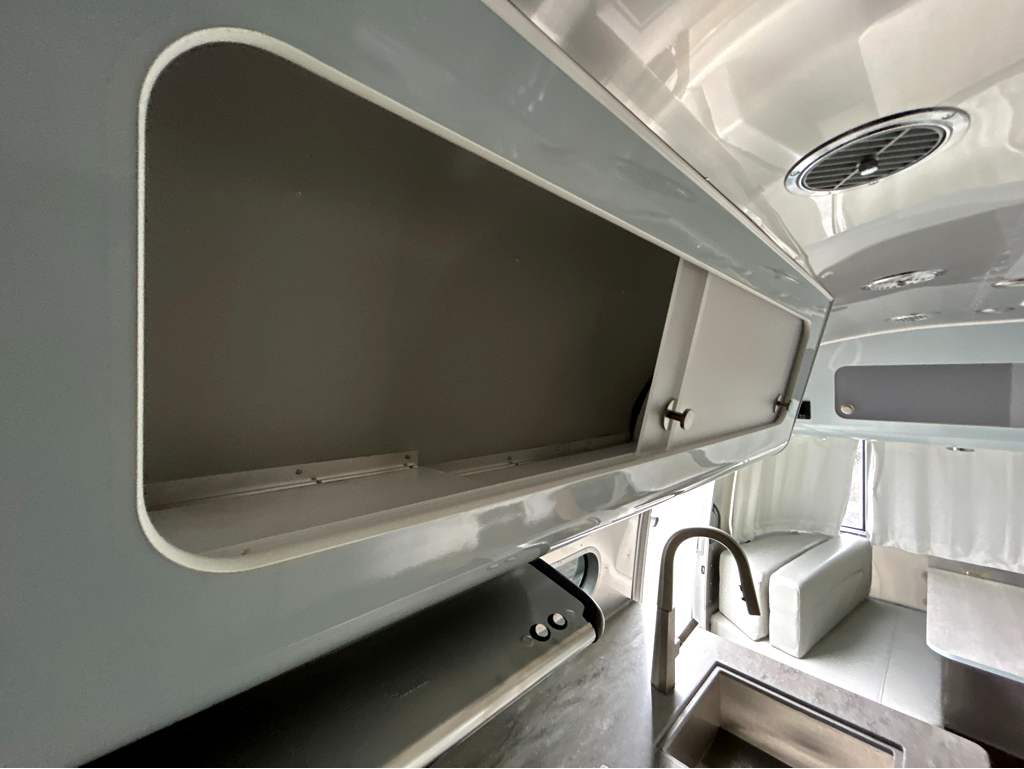 2027 Airstream International 25FB - Image 21