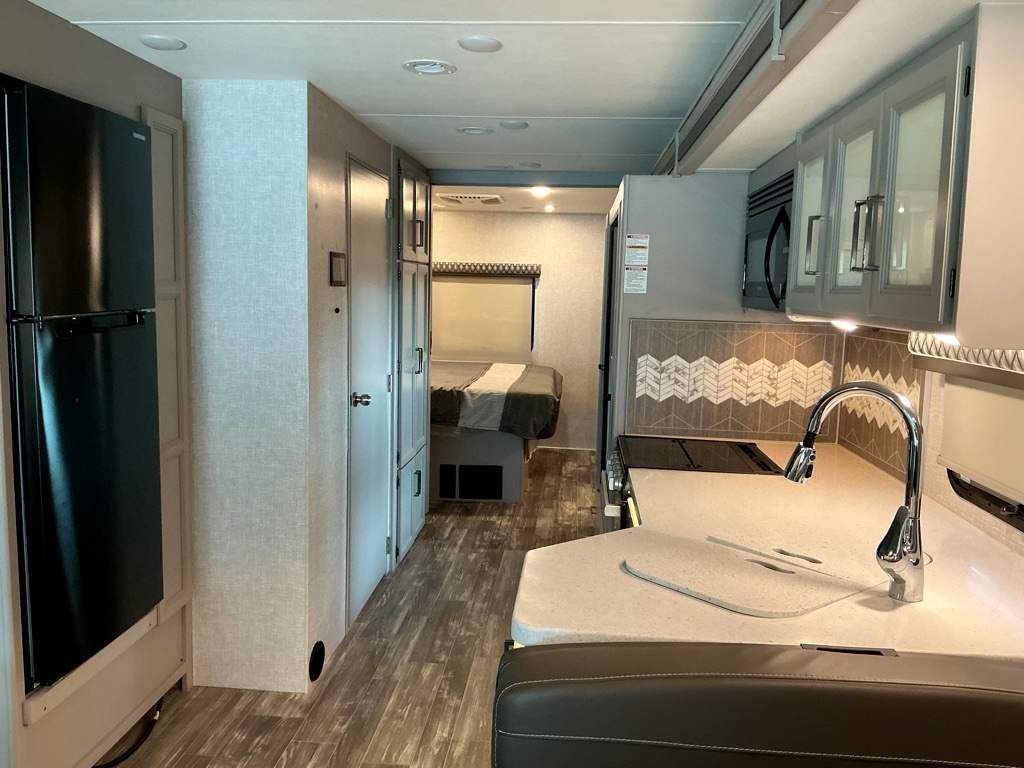 2023 THOR MOTOR COACH 34J - Image 19