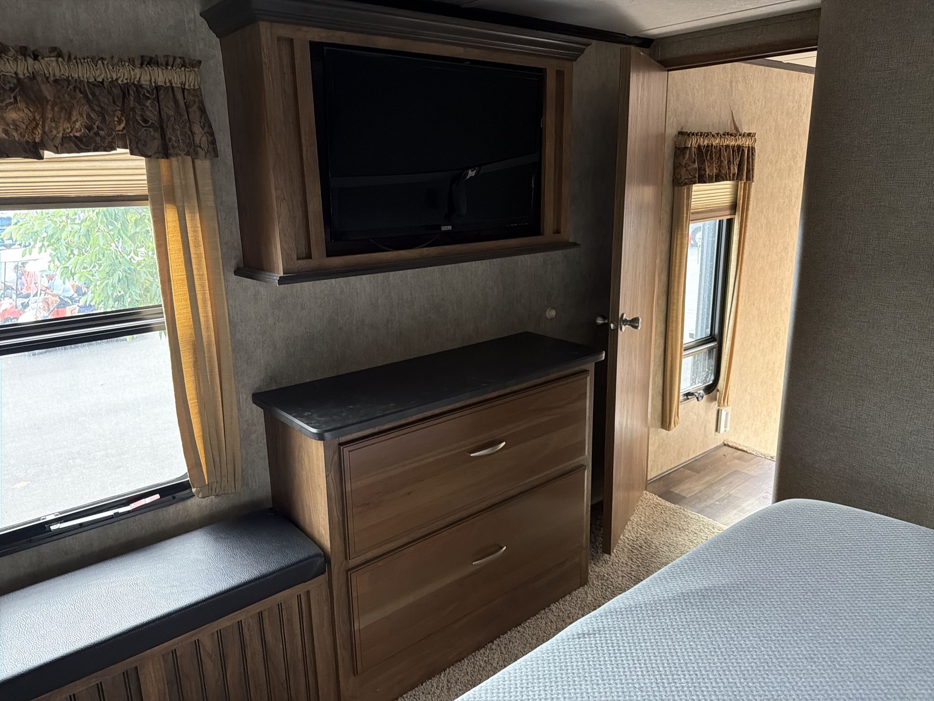 2015 Keystone Montana High Country 353RL - Image 26
