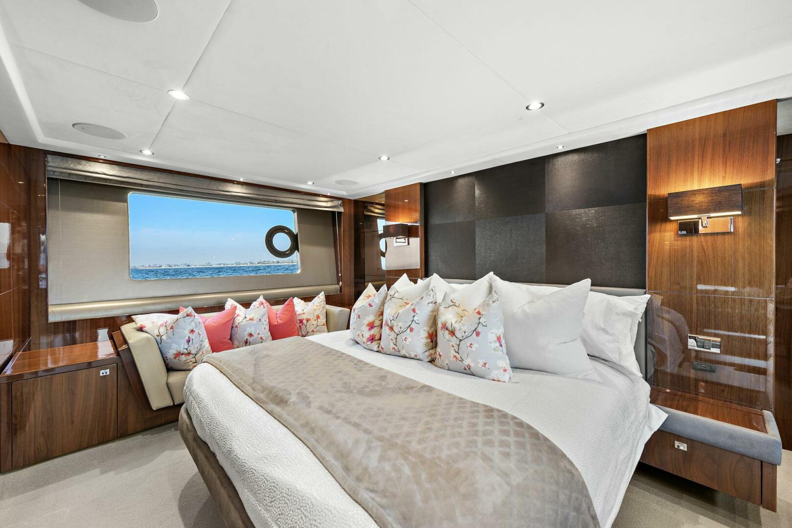 2015 Princess 72 Motoryacht - Image 28