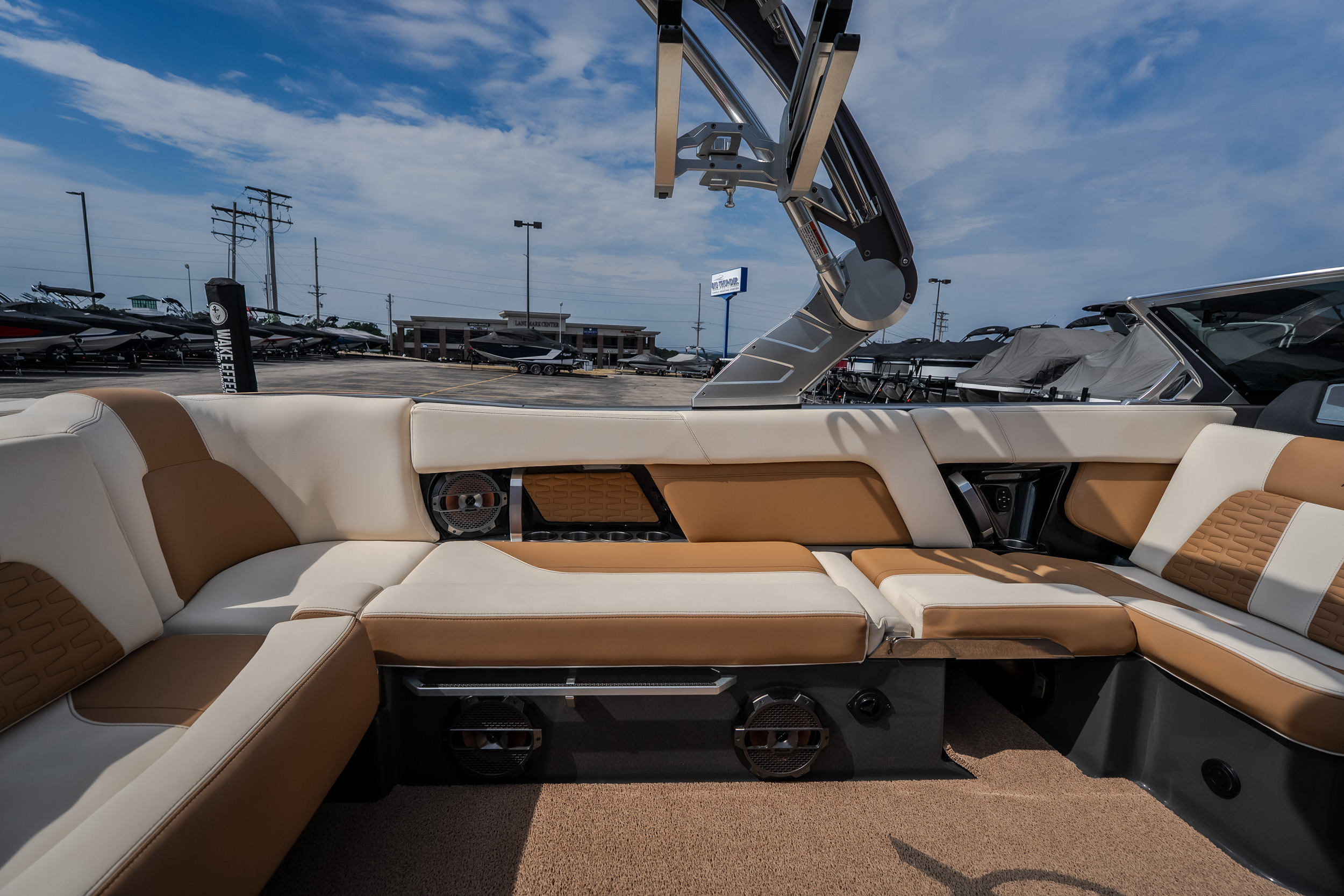 2021 MasterCraft X24 - Image 38