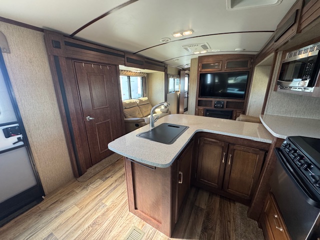 2017 Keystone Outback Diamond Super-Lite 332FK - Image 11