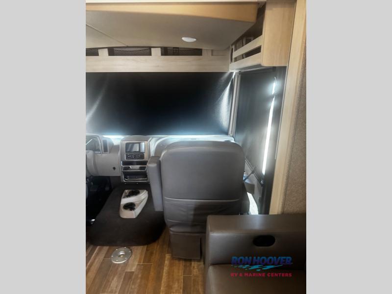 2022 WINNEBAGO 30T - Image 9