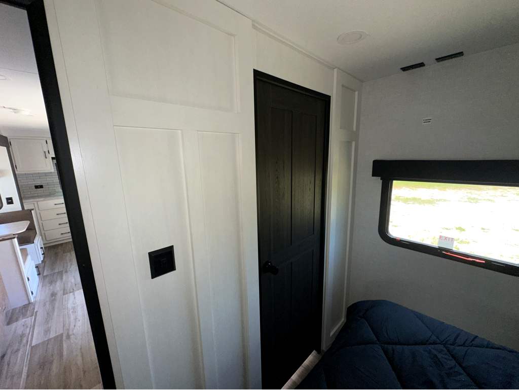 2026 VENTURE RV SPORTTREK 251VFK - Image 22