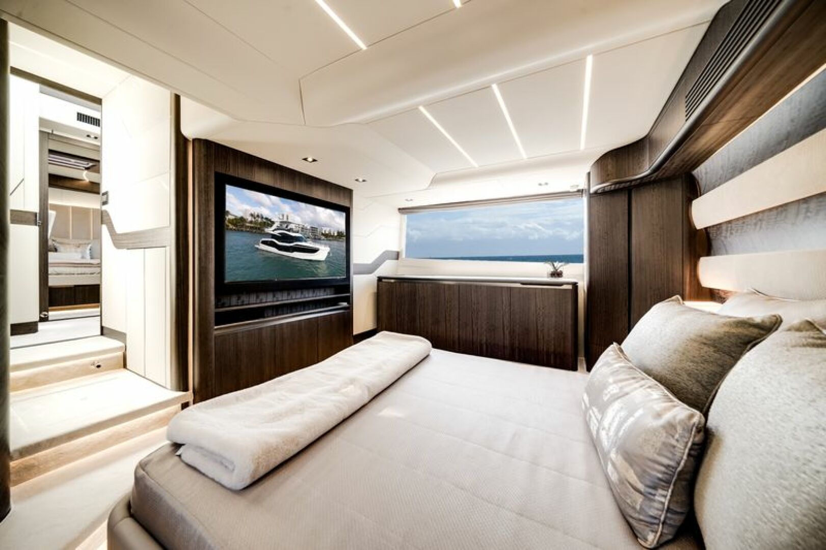 2024 Galeon 560 FLY Base - Image 11