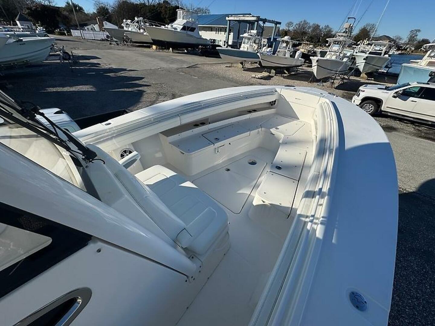 2022 Regulator 31 FS - Image 18