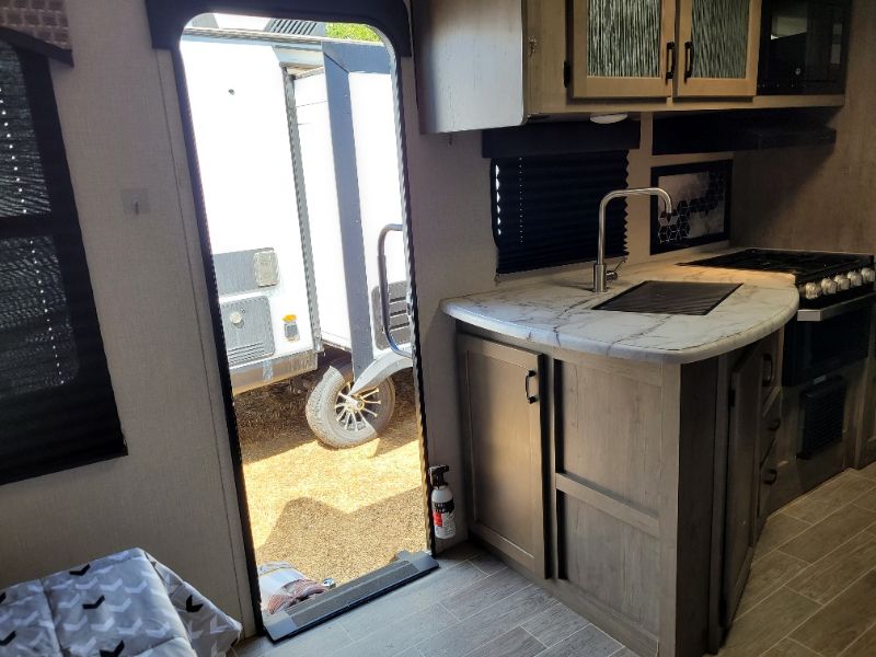 2021 Venture RV Sonic SN220VRB - Image 17