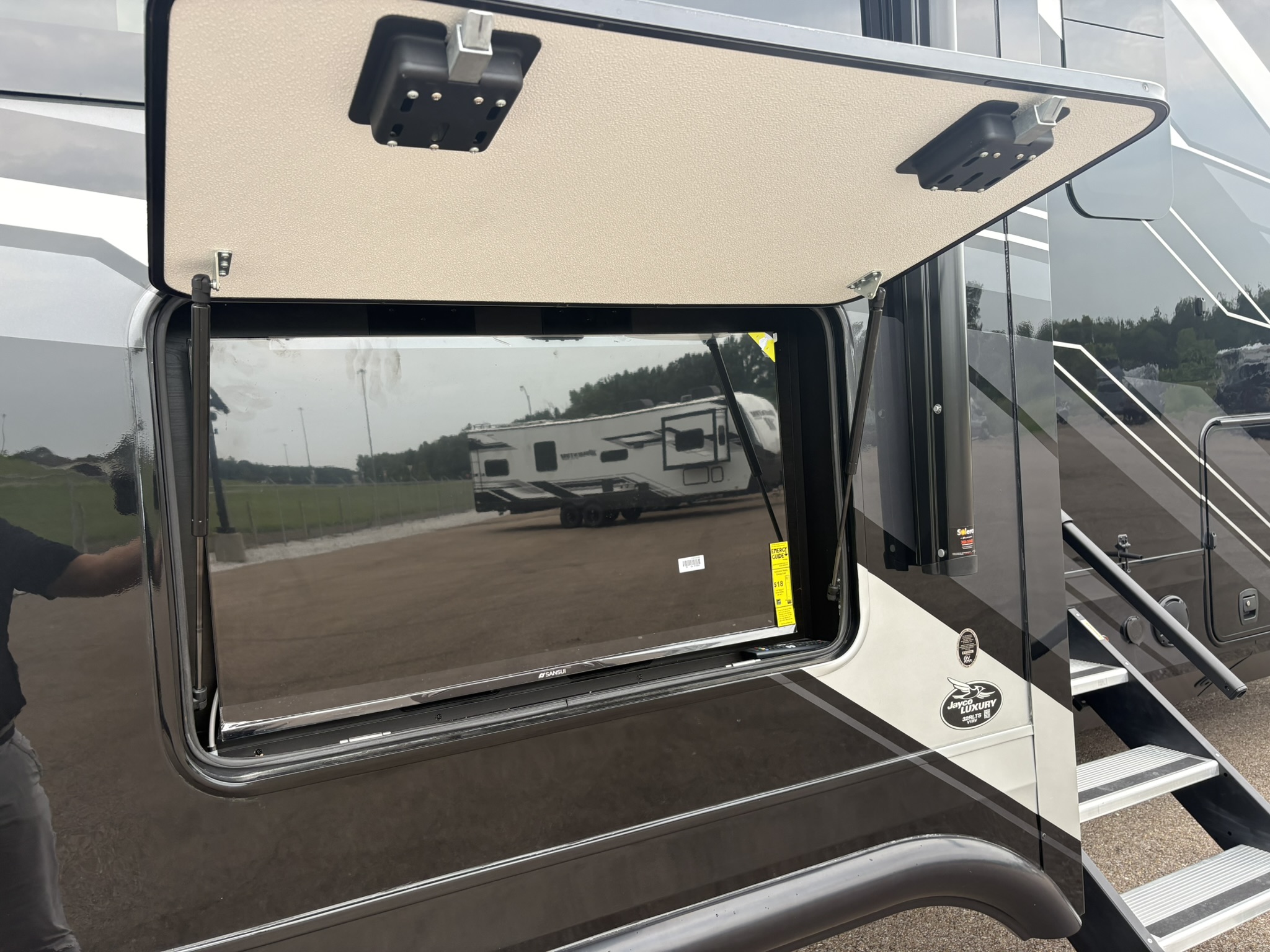 2027 JAYCO PINNACLE 32RLTS - Image 12