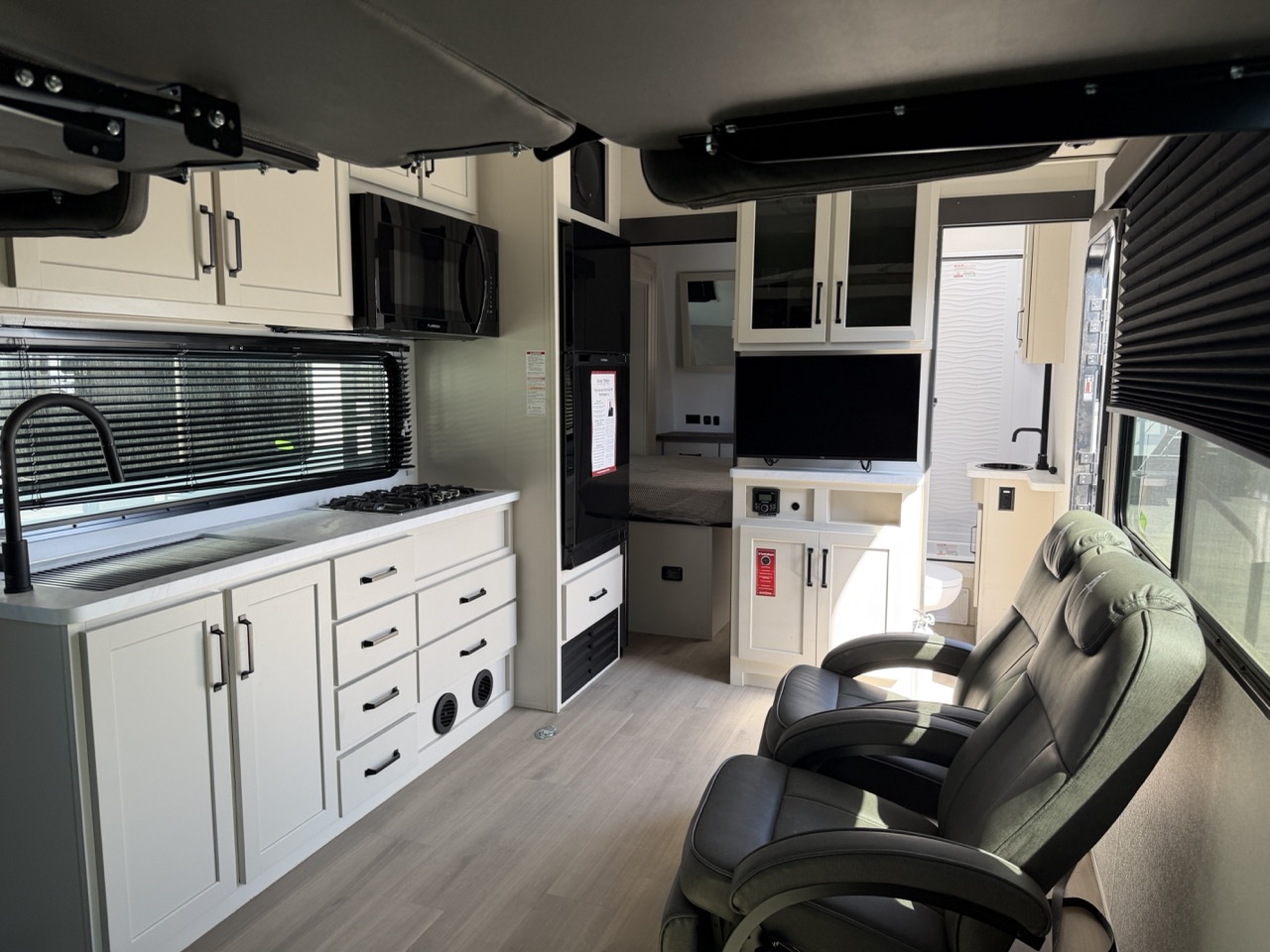 2026 Grand Design Momentum G-Class 21G - Image 9