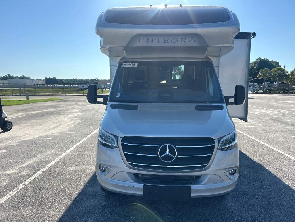 2027 ENTEGRA COACH QWEST 25L - Image 2