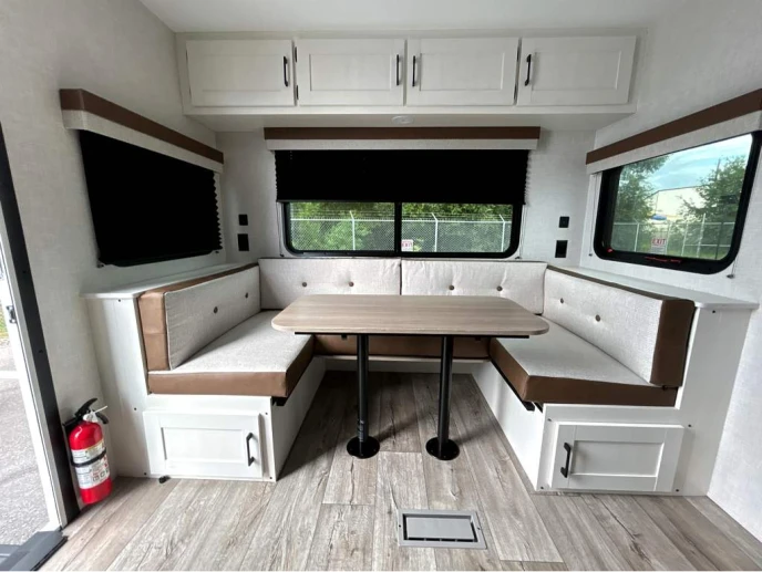2027 VENTURE RV SIENNA 241VRD - Image 5
