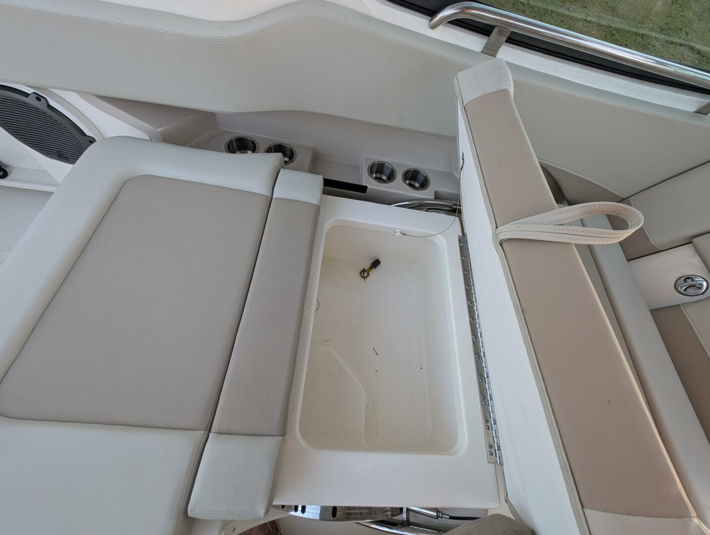 2023 Boston Whaler 240 Vantage - Image 48