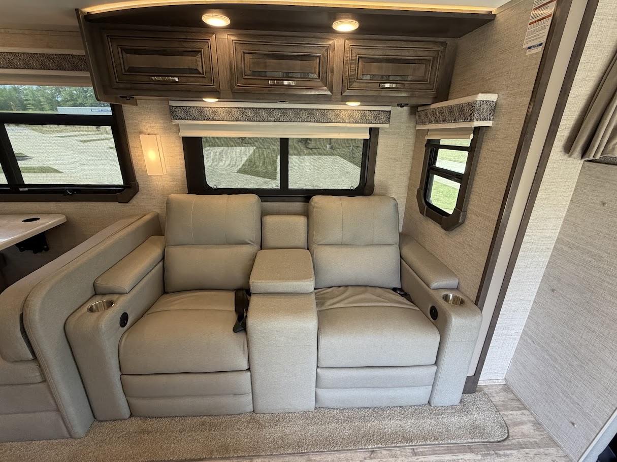 2022 JAYCO SENECA 37M - Image 12