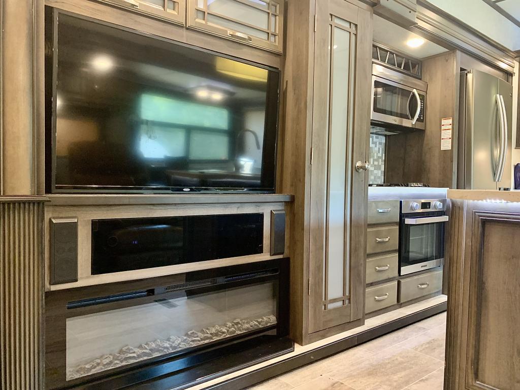2019 Keystone Montana 3811MS - Image 27