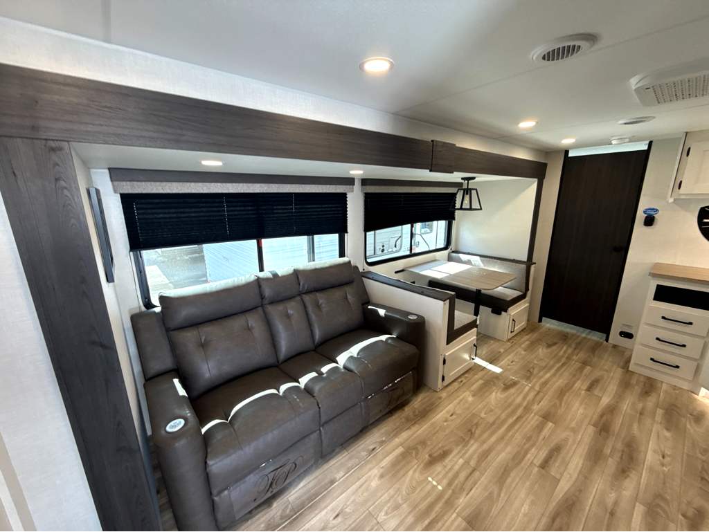 2027 VENTURE RV SIENNA 271VBH - Image 11