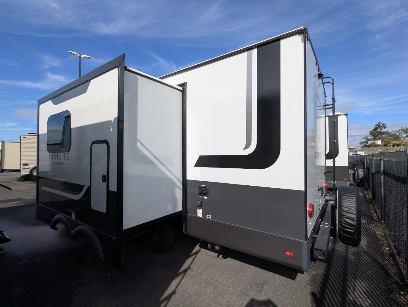 2026 Forest River Rockwood Mini Lite 2513S - Image 4