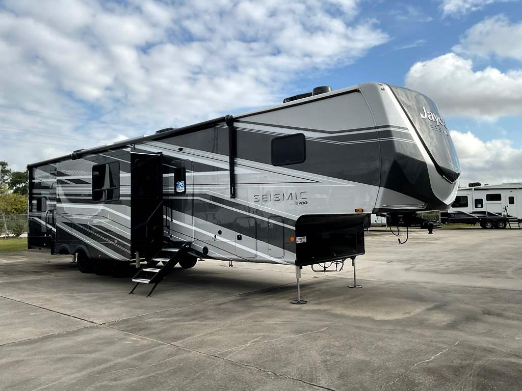 2026 JAYCO SEISMIC 399 - Image 2