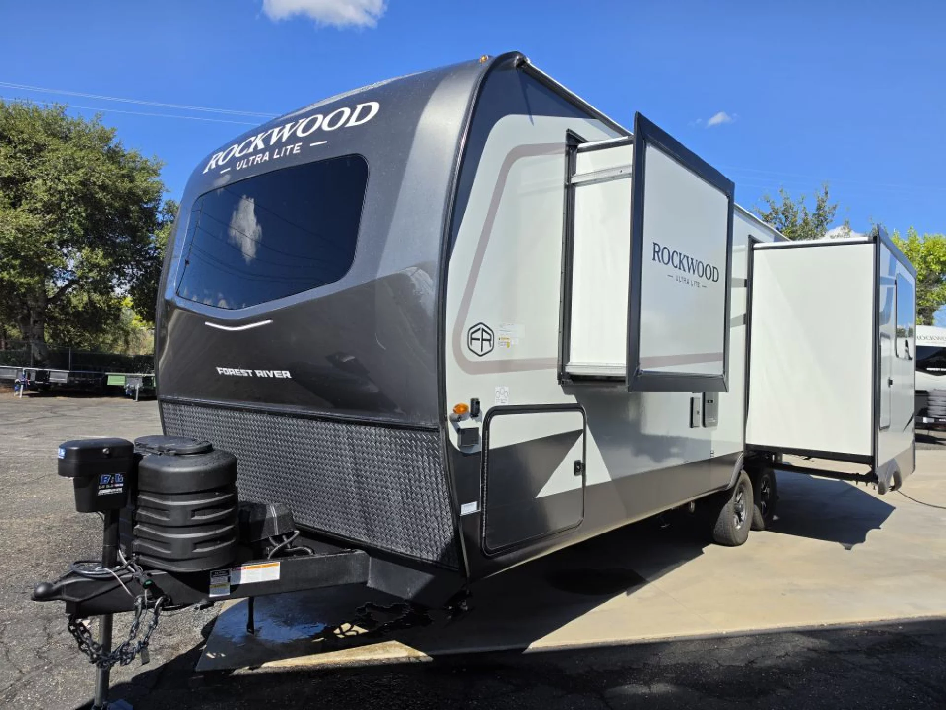 2027 FOREST RIVER ROCKWOOD ULTRA LITE 2618RD - Image 4