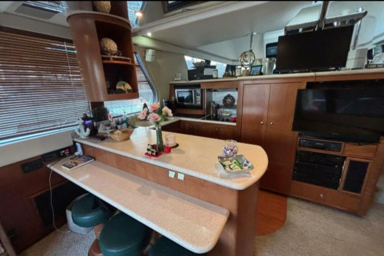1998 Carver 530 Voyager - Image 23